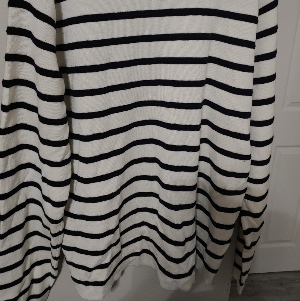 Sweater - Picture 4 of 10
